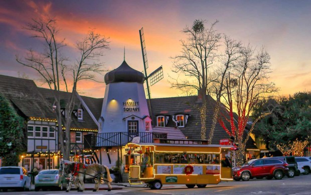Top 5 U.S. Santa Villages for a Festive Family Getaway