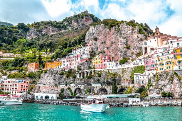 Why Amalfi Coast is the Best Romantic Place for a Honeymoon