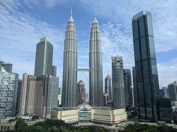 Malaysia Aims High with 27.3 Million Tourist Goal