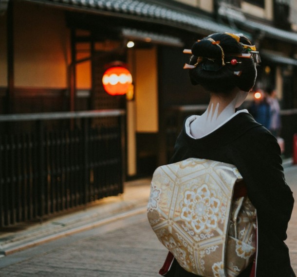 Kyoto Cracks Down on Tourists in Geisha District to Preserve Culture