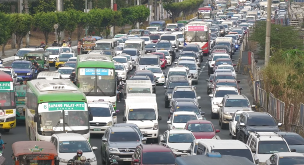 Metro Manila Welcomes Back Holiday Travelers with Heavy Traffic