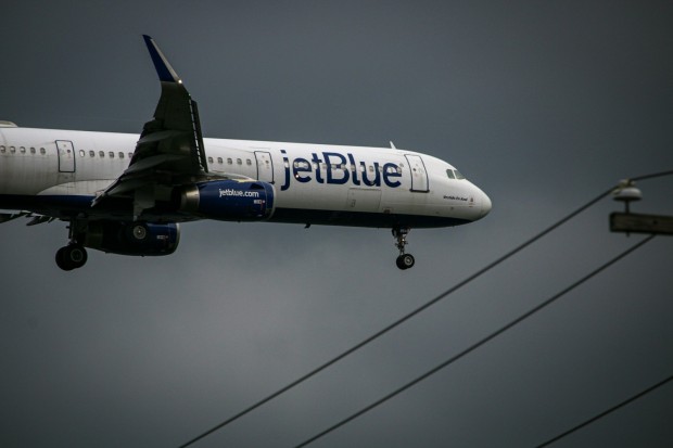 JetBlue Airways Rolls Out New Bag Fees for Busy Travel Times