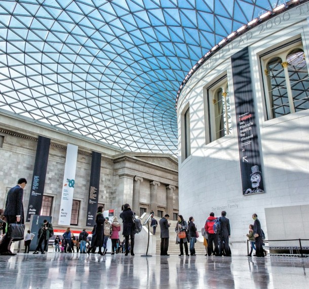 China Netizens Embarrassed by Tourist's Flask Swap Incident at the British Museum