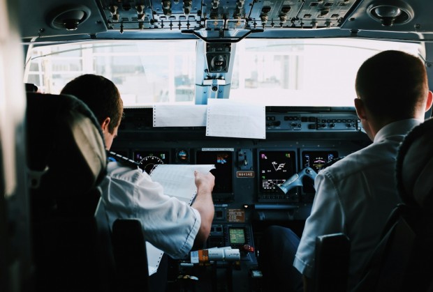 Pilot Shortages Shift as Mainline Airlines Pause Hiring