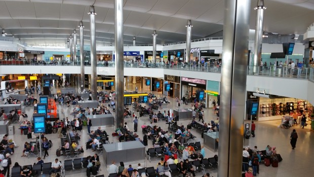 Long Queues Hit UK Airports After E-Gate Glitch