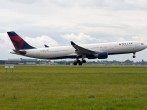 Delta Air Lines Flight Turns Back Due to Maggot Infestation from Passenger's Bag